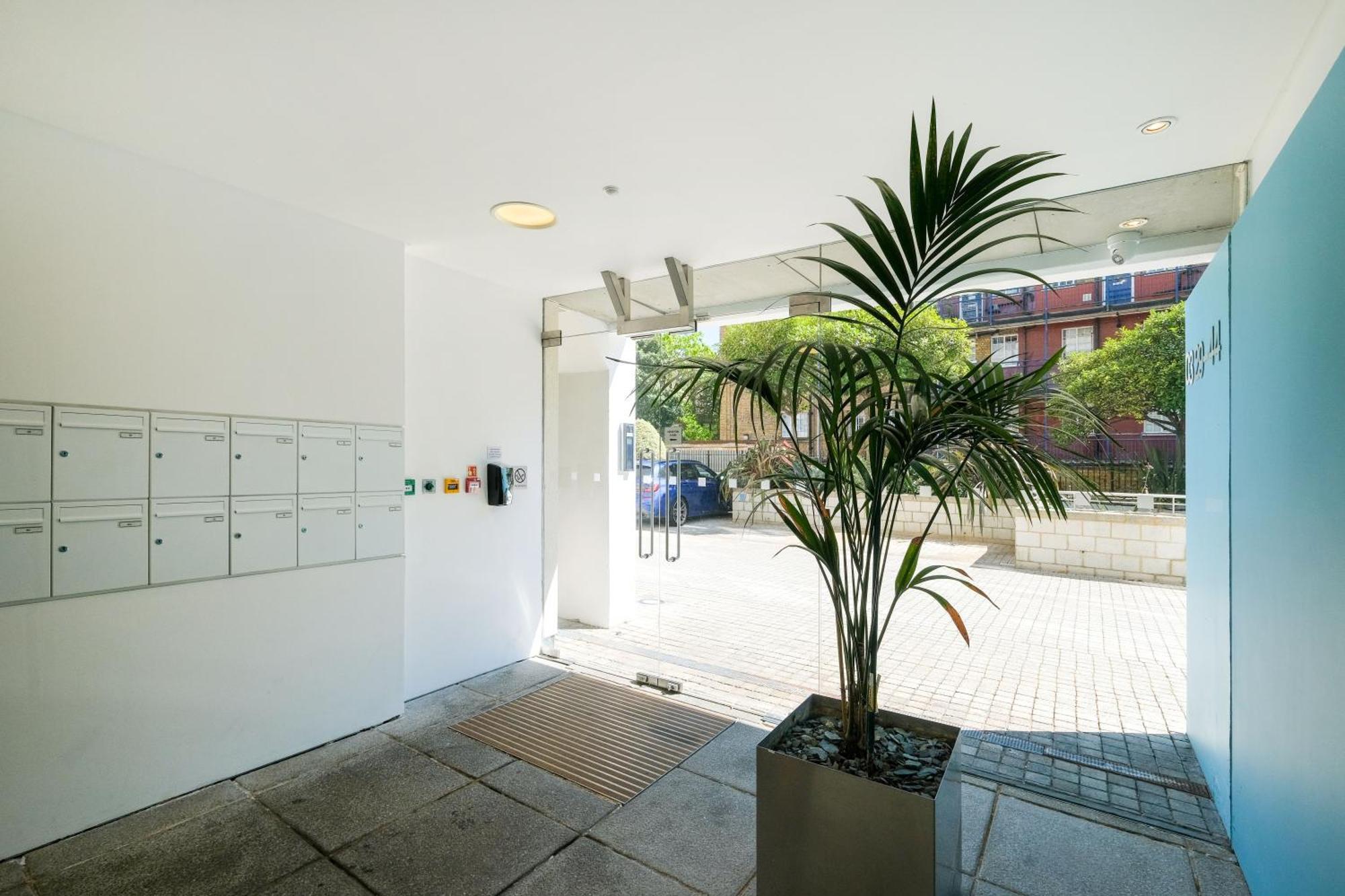 Lovely 2 Bed Flat In Canal Side Gated Development Apartment London Luaran gambar